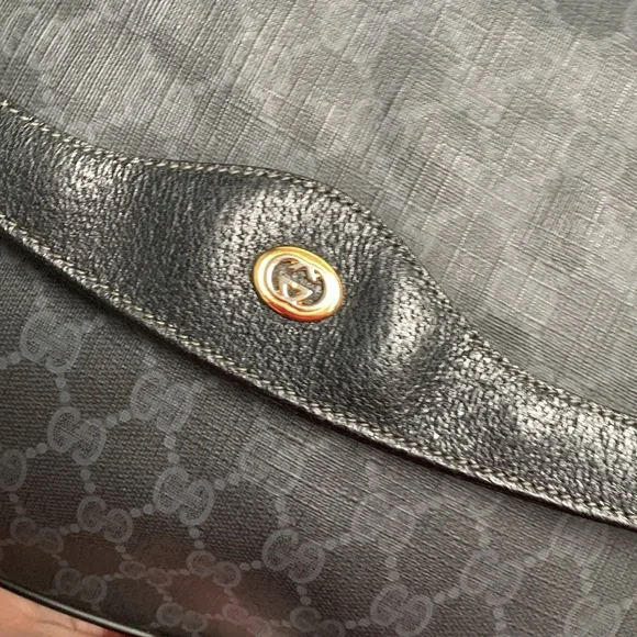 ❌SOLD❌Authentic vintage large black Gucci flap Cluch w dustbag - Picture 17 of 17
